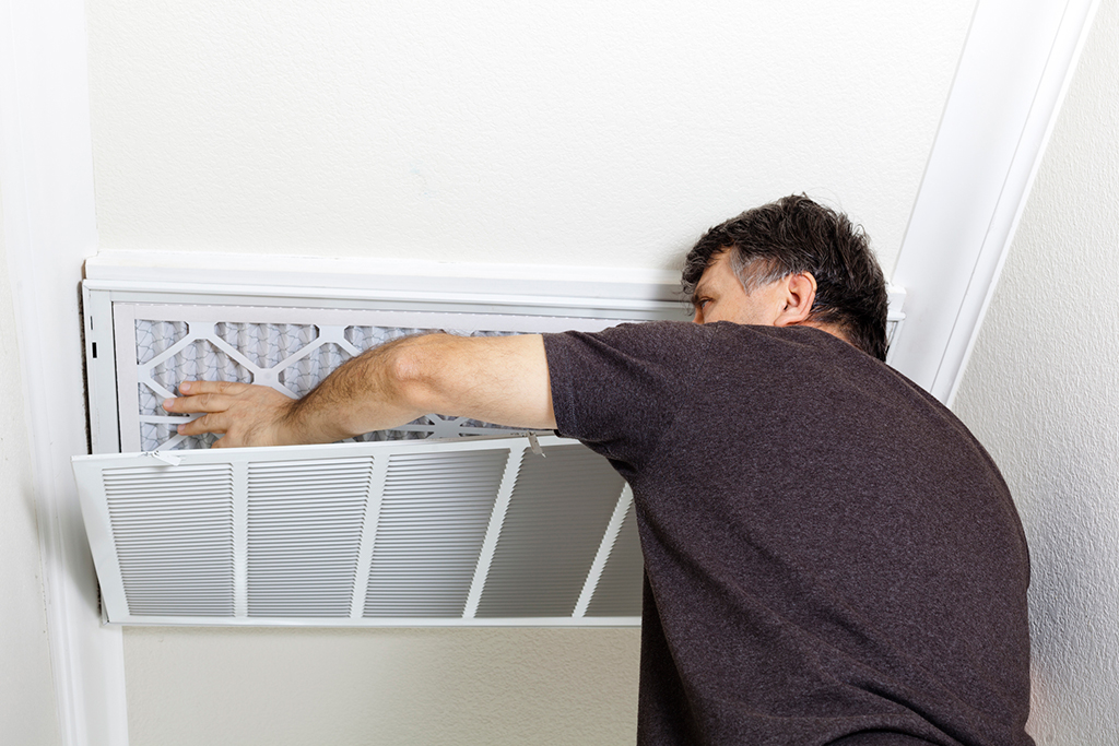 Keeping-Your-AC-Running-Smoothly-with-a-Trusted-Minneapolis,-MN-Air-Conditioning-Service-Provider